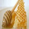 العسل الأبيض يحمى البشرة الدهنية من البثور والحبوب