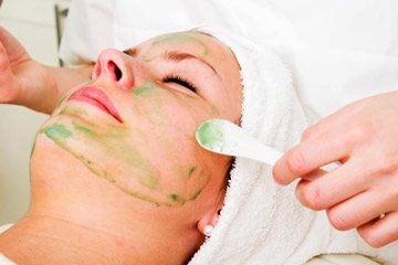 التخلى عن مساحيق التجميل ليوم 1 فقط يؤخرظهورعلامات الشيخوخة