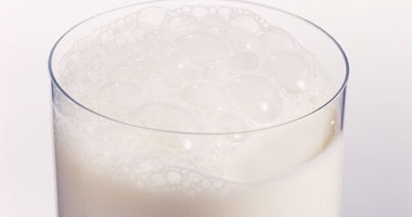 دراسة هولندية: شرب كوبين حليب يومياً يخفض ضغط الدم  