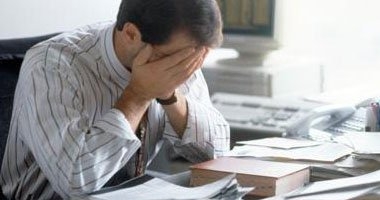 دراسة: الانشغال الدائم بالعمل يؤثر سلبا على نظام غذائك ويعرض صحتك للخطر  