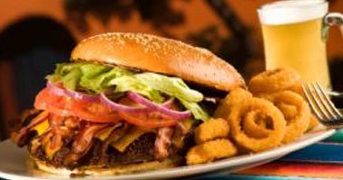 دراسة بريطانية: الالتزام بتناول 3 وجبات يوميا يضر بالصحة