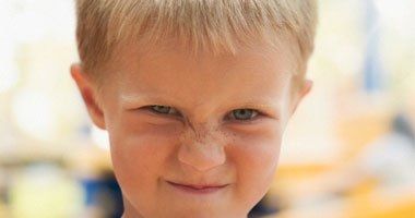 اعرف أسباب عناد طفلك .. ومتى يجب عرضه على طبيب نفسى