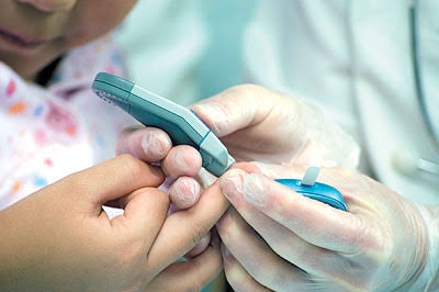 كيف أتعامل مع طفلي المصاب بمرض السكري؟