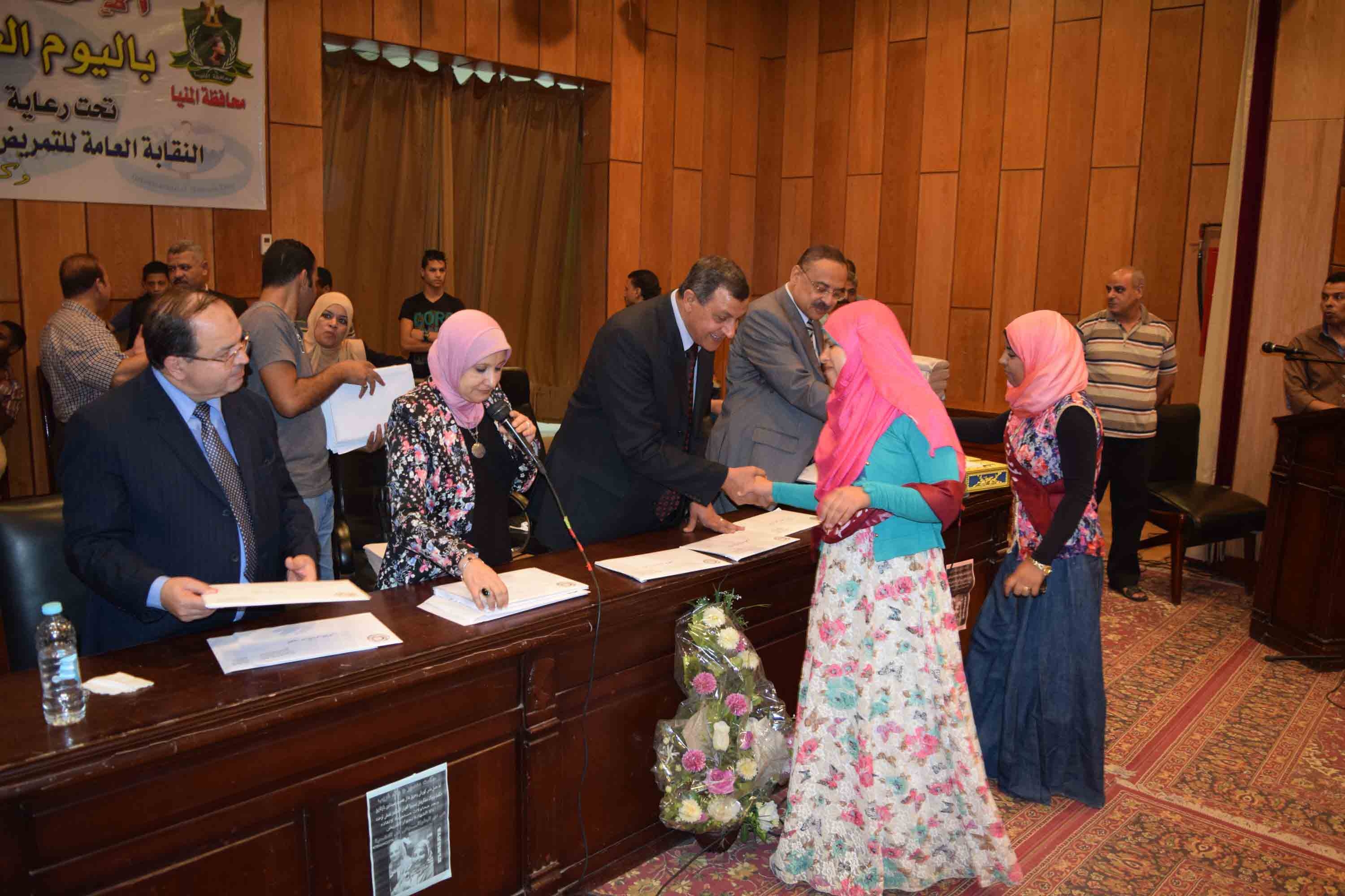 300 ممرض وممرضة في الاحتفال باليوم العالمي للتمريض بالمنيا